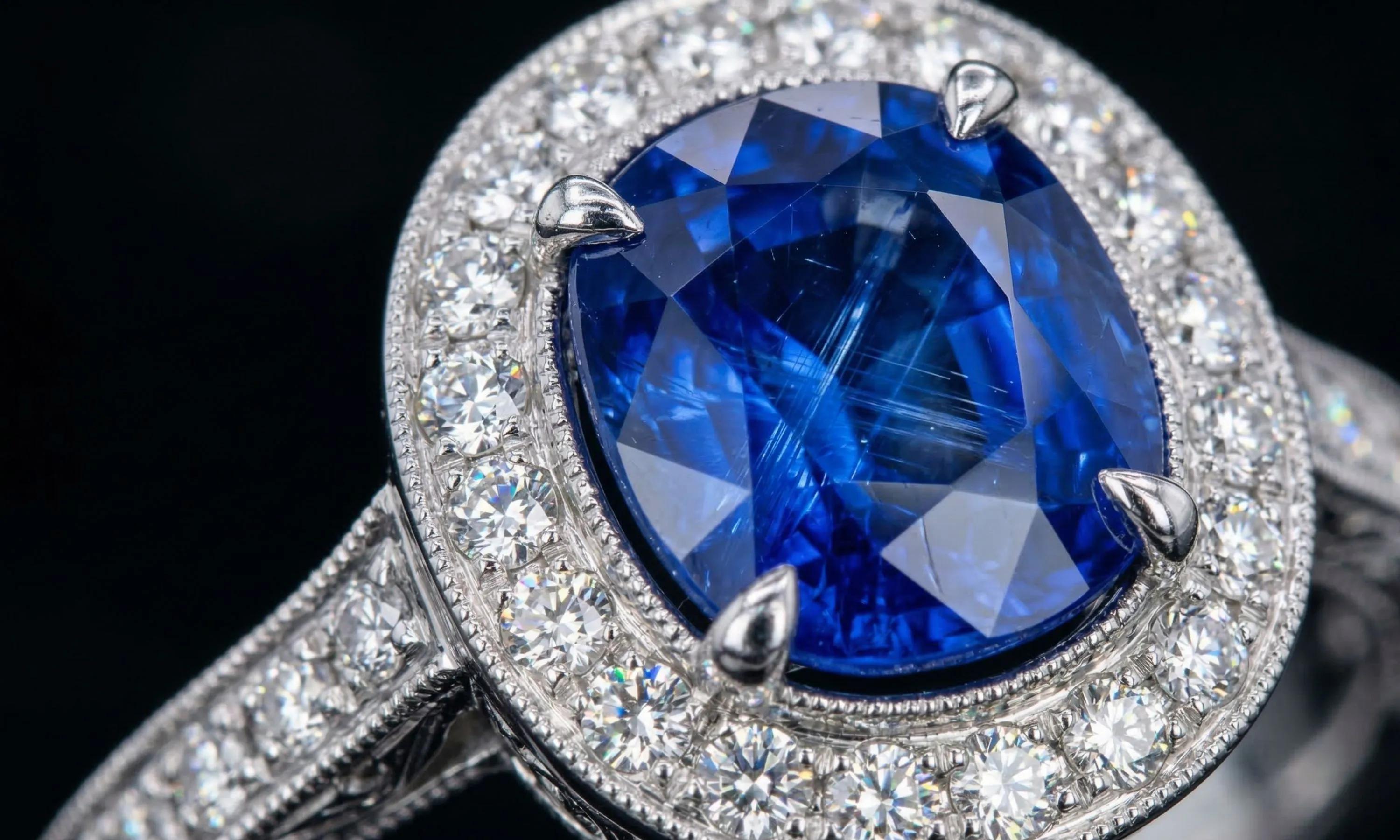 Oval Halo Engagement Rings: The Elegant Shape Everyone Is Talking About