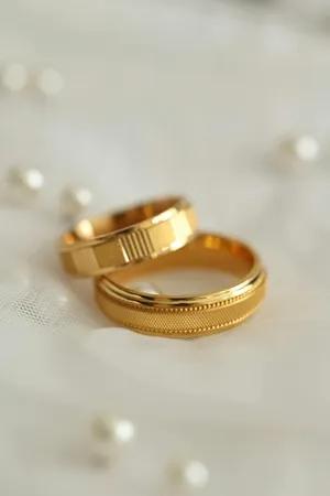 Women's Plain Wedding Band vs Eternity Band: What's the Difference?