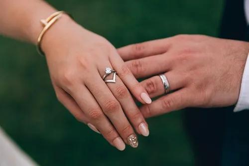 Classic vs Modern Women's Plain Wedding Bands: Which Style Matches You?